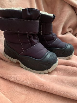 Bota nieve quechua 26 27 de segunda mano por 5 EUR en Fuenlabrada en  WALLAPOP