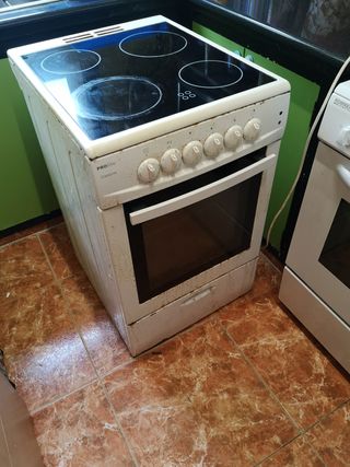 Cocina eléctrica horno vitrocerámica ganga de segunda mano por 60 EUR en  Premià de Dalt en WALLAPOP