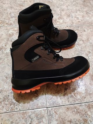 Bota robusta Arpón de segunda mano por 35 EUR en Cangas de Narcea en  WALLAPOP