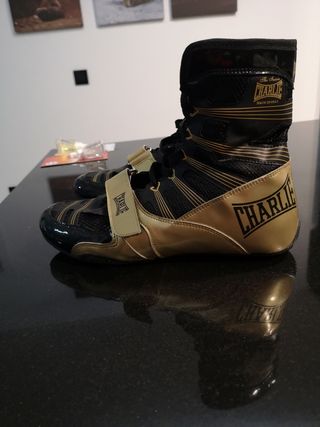 Botas boxeo Charlie de segunda mano por 75 EUR en Sueca en WALLAPOP
