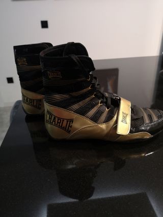 Botas boxeo Charlie de segunda mano por 75 EUR en Sueca en WALLAPOP