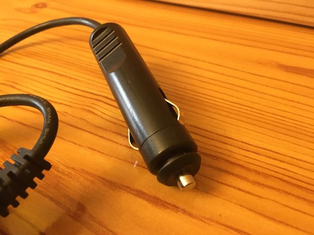 Cargador de mechero para portátiles - NUEVO