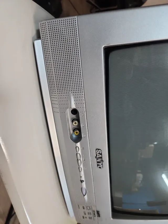 TELEVISOR SANYO 14" COMO NUEVO + MANDO ORIGINAL