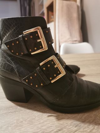 Botines PIEL con tachuelas - STRADIVARIUS