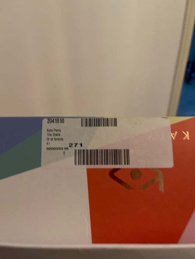 Tacón dorado Katy perry