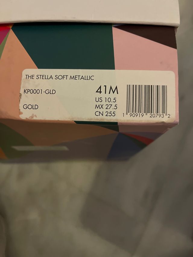 Tacón dorado Katy perry