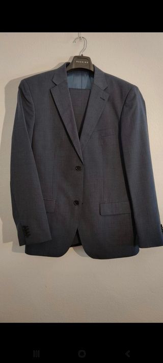 Traje Easy wear de segunda mano por 35 EUR en Algeciras en WALLAPOP