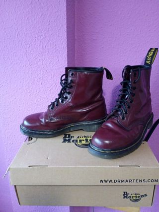 Botas Dr Martens granate t, 39 de segunda mano por 100 EUR en Almassera en  WALLAPOP