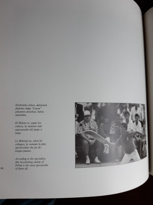 PELOTARI. Bere inguruan. Su entorno