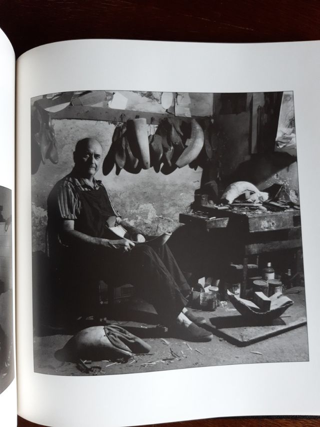 PELOTARI. Bere inguruan. Su entorno