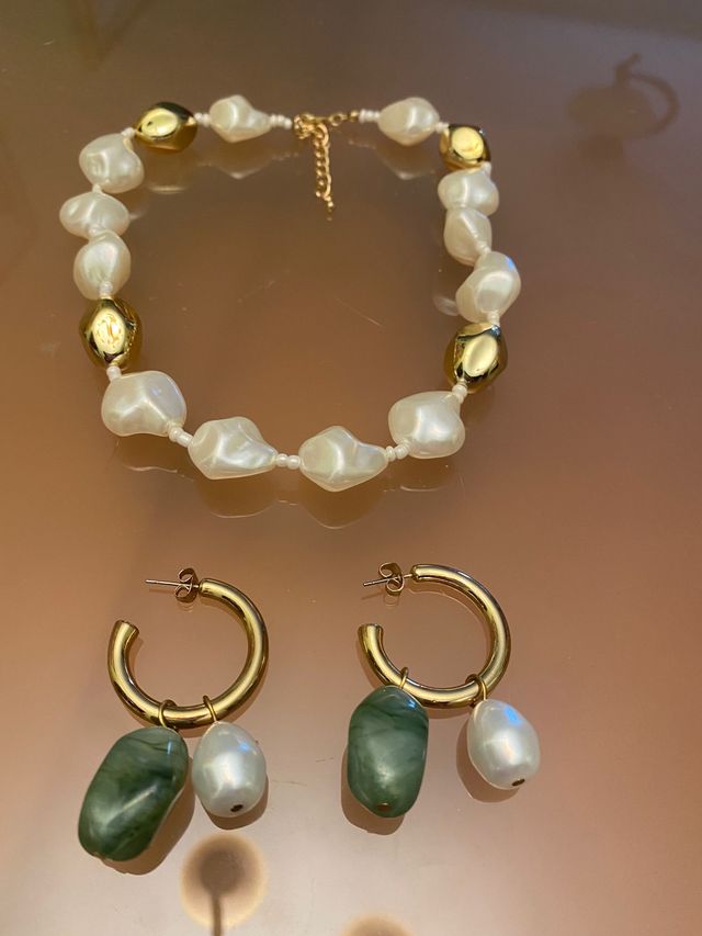 Juego de collar y pendientes a estrenar