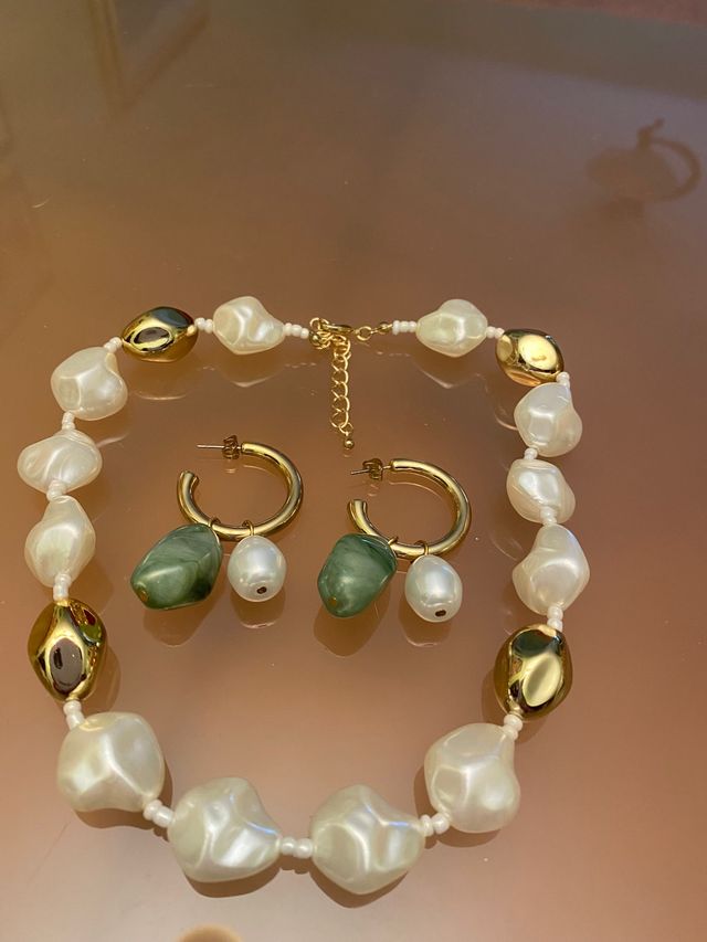 Juego de collar y pendientes a estrenar