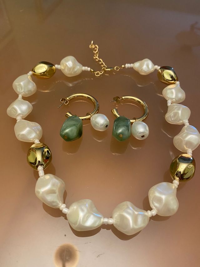 Juego de collar y pendientes a estrenar