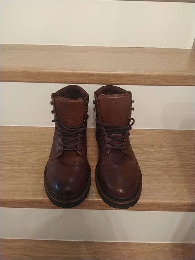 Botas de piel hombre marrón de zara. Numero 44