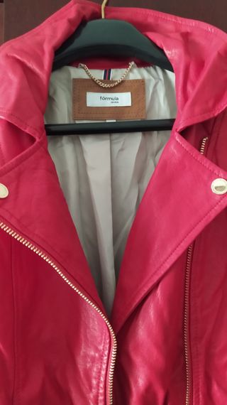 Chaqueta de cuero roja, marca Fórmula joven. de segunda mano por 25 EUR en  Madrid en WALLAPOP
