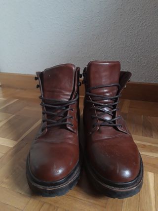 Botas marrones (ZARA) de segunda mano por 30 EUR en Madrid en WALLAPOP