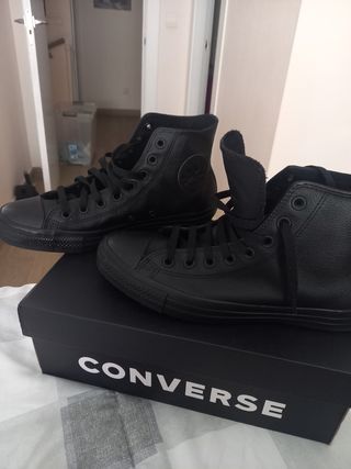 Botines converse chuck taylor all star de cuero de segunda mano por 50 EUR  en Elche en WALLAPOP