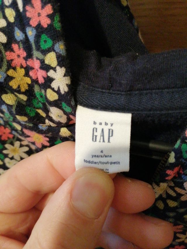 sudadera de niña Gap de talla 4 años