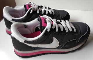 NIKE air pegasus 83 mujer de segunda mano por 20 EUR en Cornellà de  Llobregat en WALLAPOP