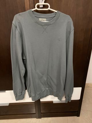 Sudadera scalpers M azul de segunda mano por 39 EUR en Jaén en WALLAPOP