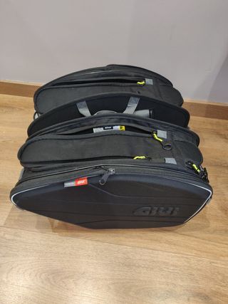 Alforjas Laterales Givi 30 Litros de segunda mano por 70 EUR en O Porriño  en WALLAPOP