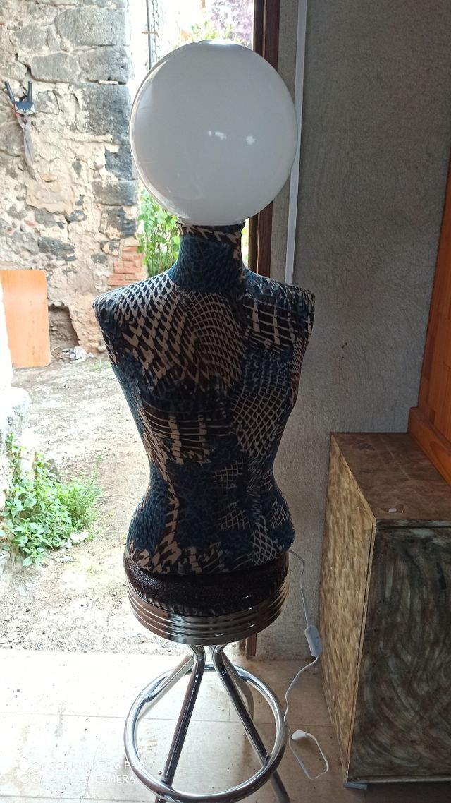 maniquí lampara vintage