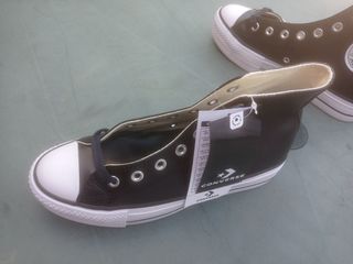 Converse all star \\/ bota negra cuero\\/doble suela de segunda mano por 55  EUR en Ontoria en WALLAPOP