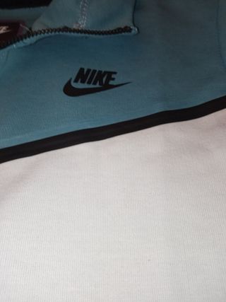 Nike tech fleece azul blanco de segunda mano por 80 EUR en Barcelona en  WALLAPOP