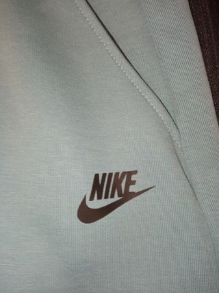 Nike tech fleece azul blanco de segunda mano por 80 EUR en Barcelona en  WALLAPOP