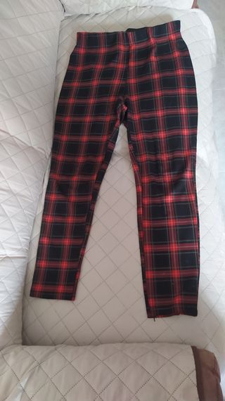 Leggins cuadro escocés de segunda mano por 4 EUR en Ciudad Real en WALLAPOP