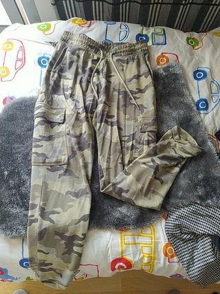 Chandal militar mujer de segunda mano por 6 EUR en Murcia en WALLAPOP