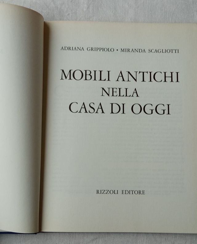 Libro Muebles antiguos en la casa actual