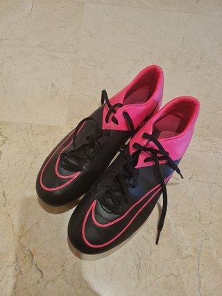 Zapatos para futbol ,talla42 de segunda mano por 10 EUR en Benissa en  WALLAPOP