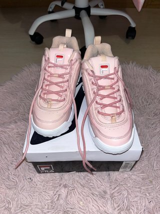 Zapatillas Fila rosas de segunda mano por 20 EUR en Palencia en WALLAPOP