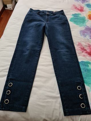 Pantalon vaquero Divuit de segunda mano por 12 EUR en Terrassa en WALLAPOP