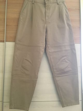 Pantalón cargo, Massimo Dutti. Mujer de segunda mano por 15 EUR en León en  WALLAPOP