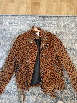 Chaqueta Leopardo Zara de segunda mano por 20 EUR en Madrid en WALLAPOP