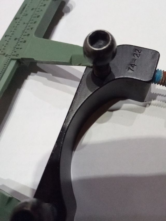 Adaptador pinza freno de disco delantera