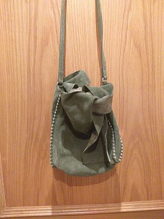 Bolso pequeño Zara de segunda mano por 5 EUR en Alcorcón en WALLAPOP