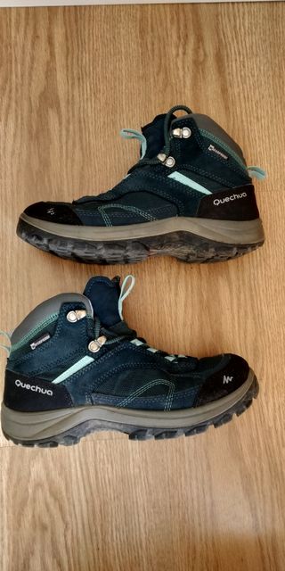 Botas Quechua 37 Trekking Impermeables de segunda mano por 26 EUR en Madrid  en WALLAPOP