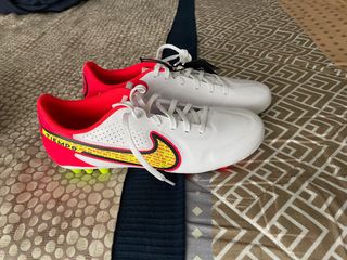 Botas nike tiempo futbol 7 de segunda mano por 55 EUR en Córdoba en WALLAPOP