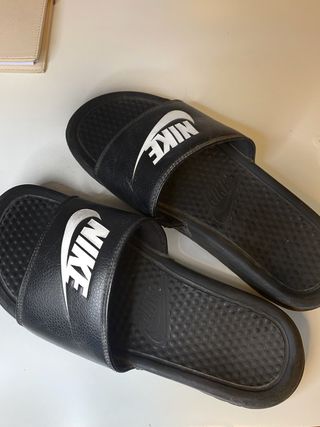 Chanclas nike de segunda mano por 8,5 EUR en Córdoba en WALLAPOP