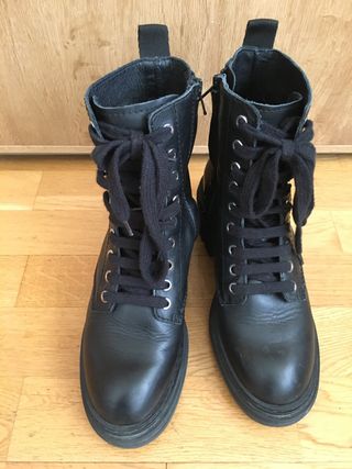 Botas militares Bimba y Lola de segunda mano por 40 EUR en Madrid en  WALLAPOP