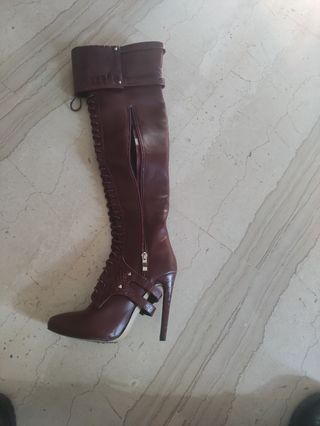 Botas altas de piel color burdeos de segunda mano por 25 EUR en Palma de  Mallorca en WALLAPOP