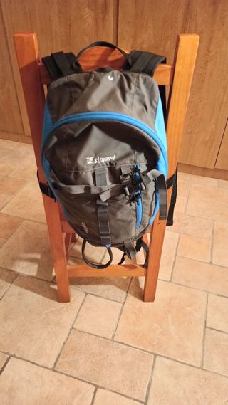 MOCHILA ALPINISMO DECATHLON 22 LITROS de segunda mano por 25 EUR en  Alhaurín de la Torre en WALLAPOP