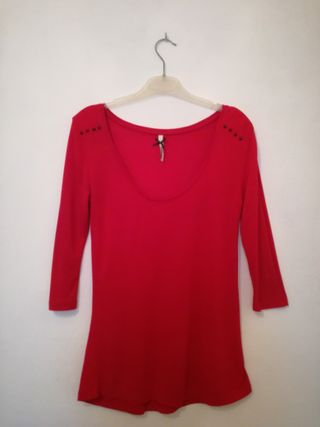 BLUSA ROJA STRADIVARIUS TALLA M de segunda mano por 5 EUR en Madrid en  WALLAPOP