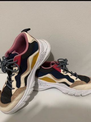 Deportivas señora Zara de segunda mano por 8 EUR en Jerez de la Frontera en  WALLAPOP