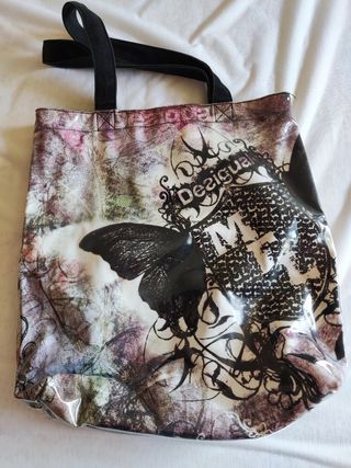 Bolso Desigual de segunda mano por 10 EUR en Playa de Gandia en WALLAPOP
