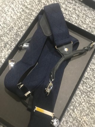 Tirantes traje hombre de segunda mano por 30 EUR en Alzira en WALLAPOP