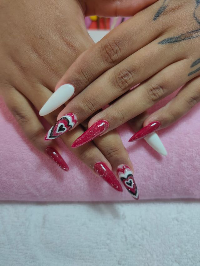 Uñas acrílicas, gel, y semipermanente